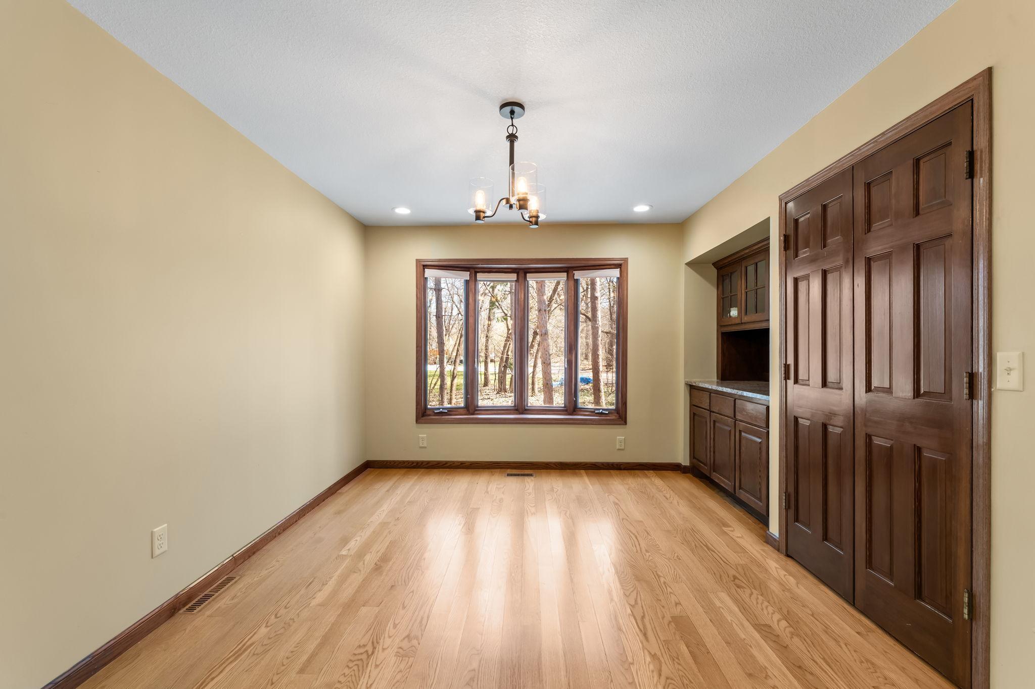 24-web-or-mls-6180 Chaska Rd_012.jpg