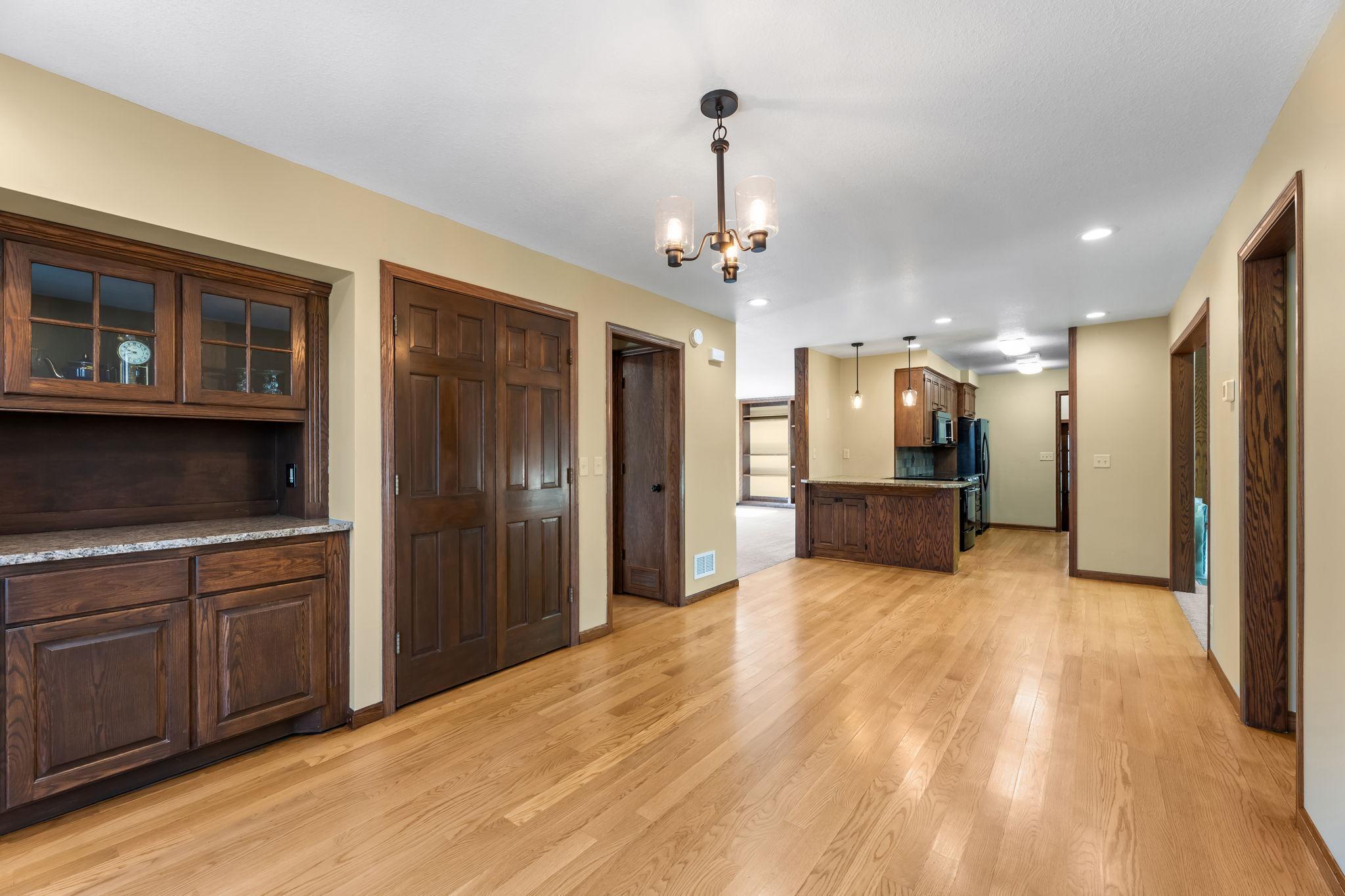 25-web-or-mls-6180 Chaska Rd_015.jpg