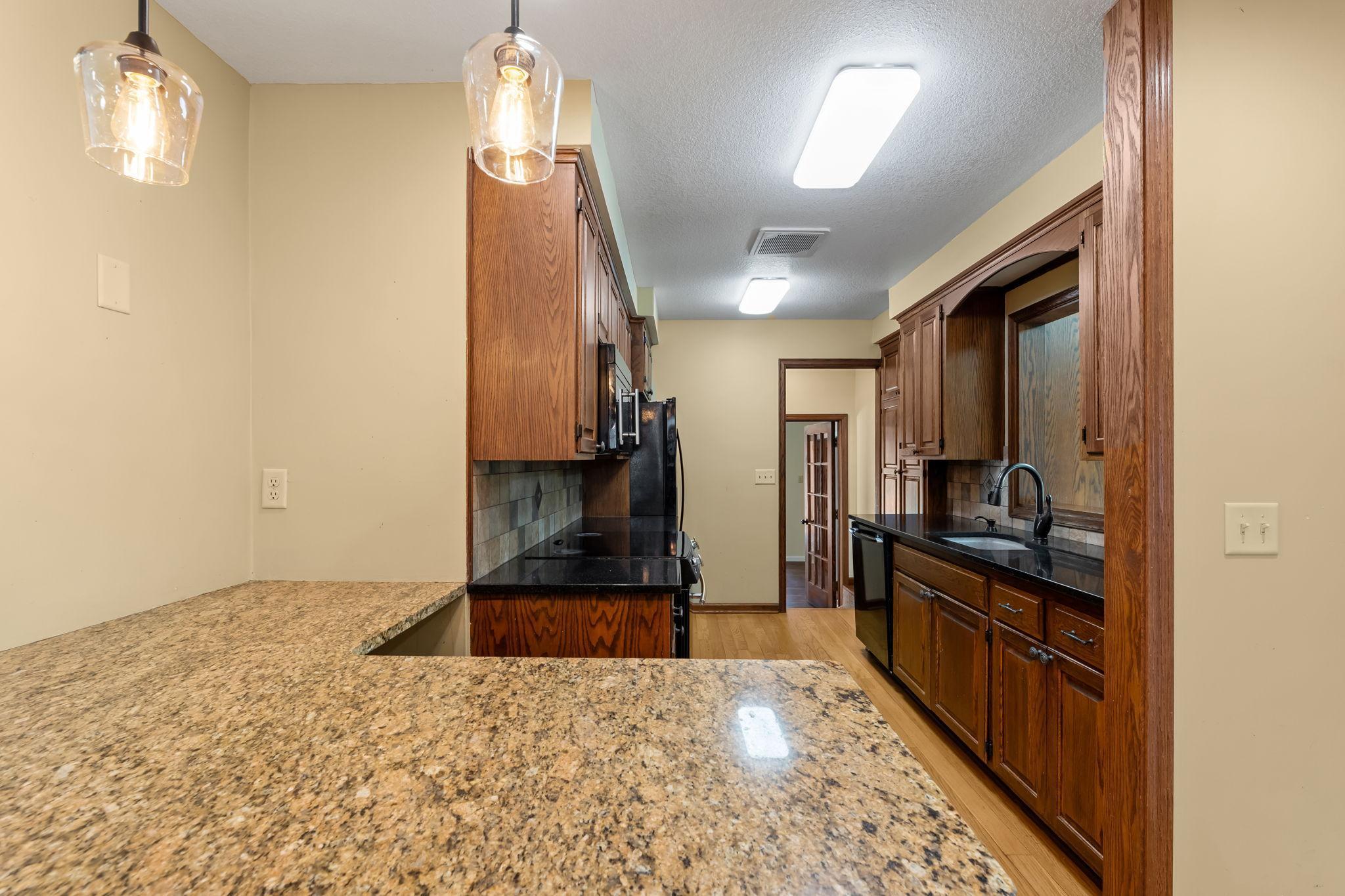 31-web-or-mls-6180 Chaska Rd_033.jpg