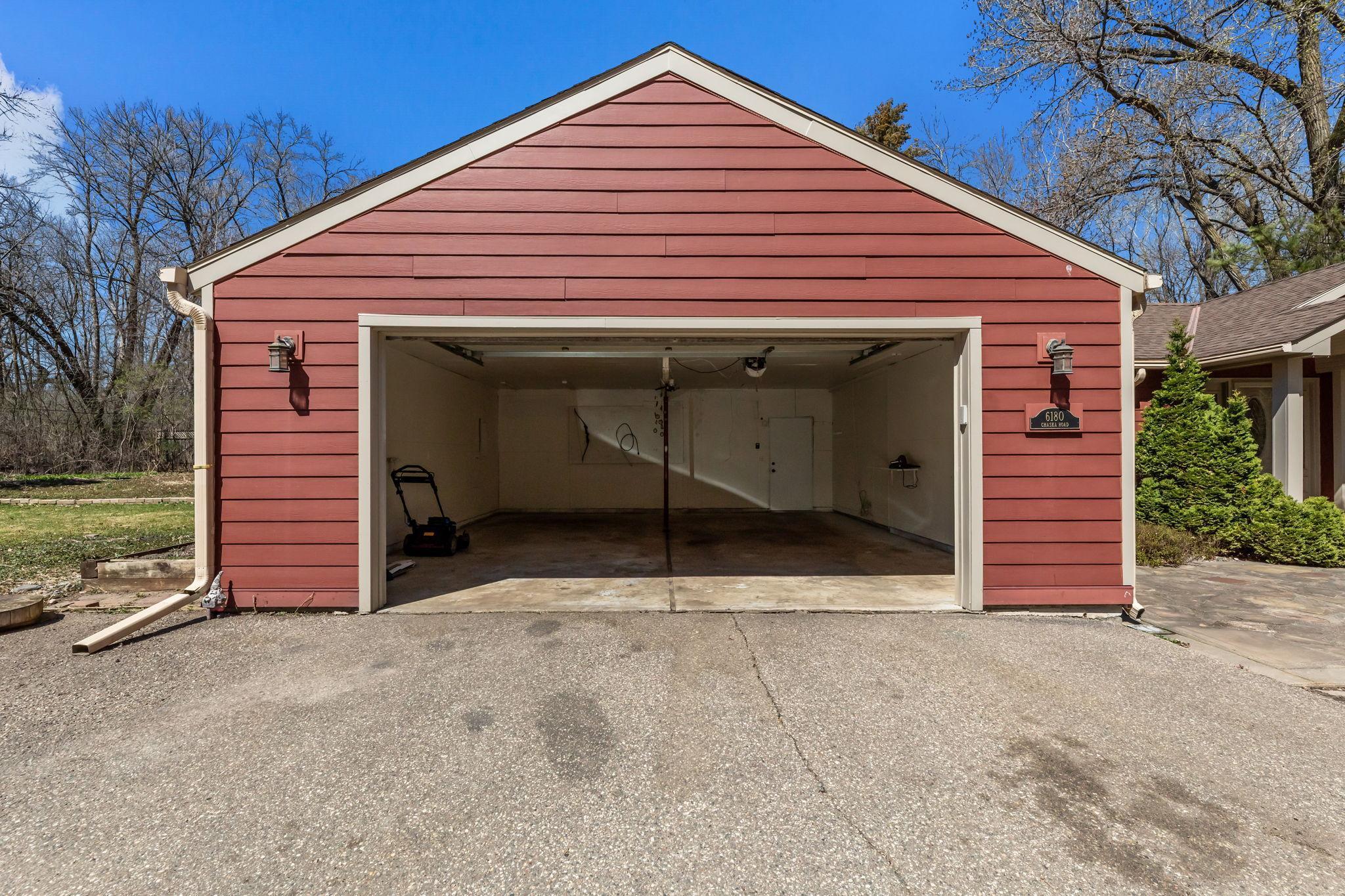 60-web-or-mls-6180 Chaska Rd_119.jpg