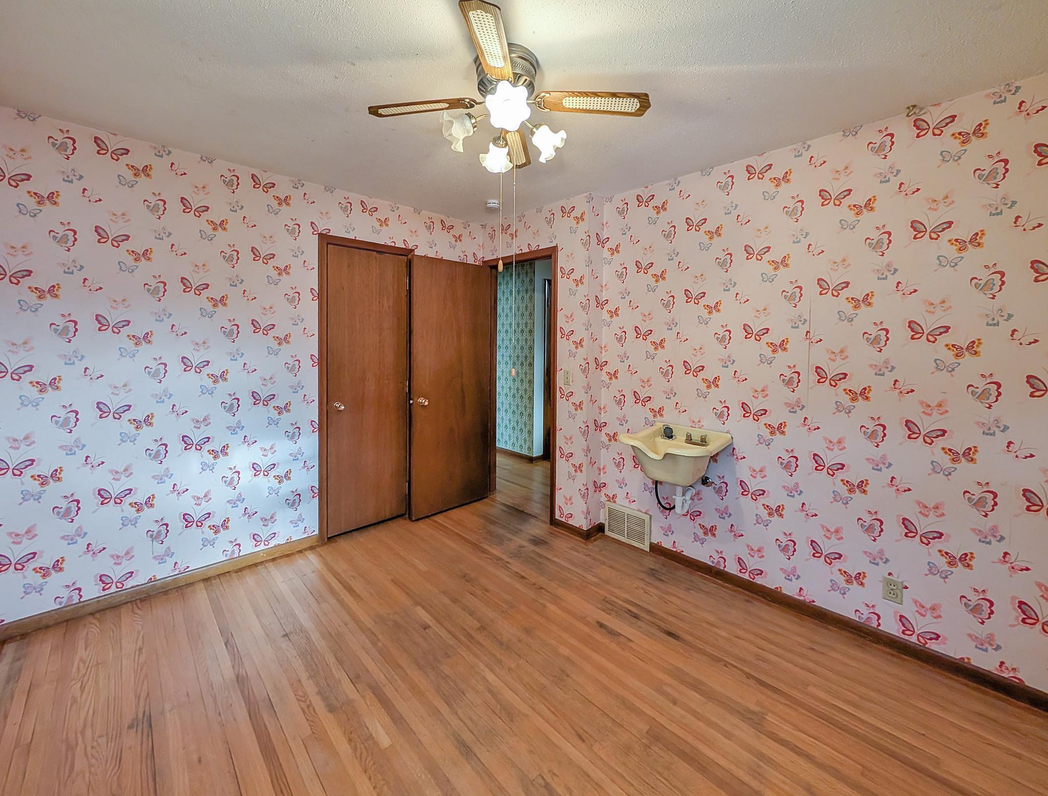 A salon-style sink makes this bedroom even more unique!