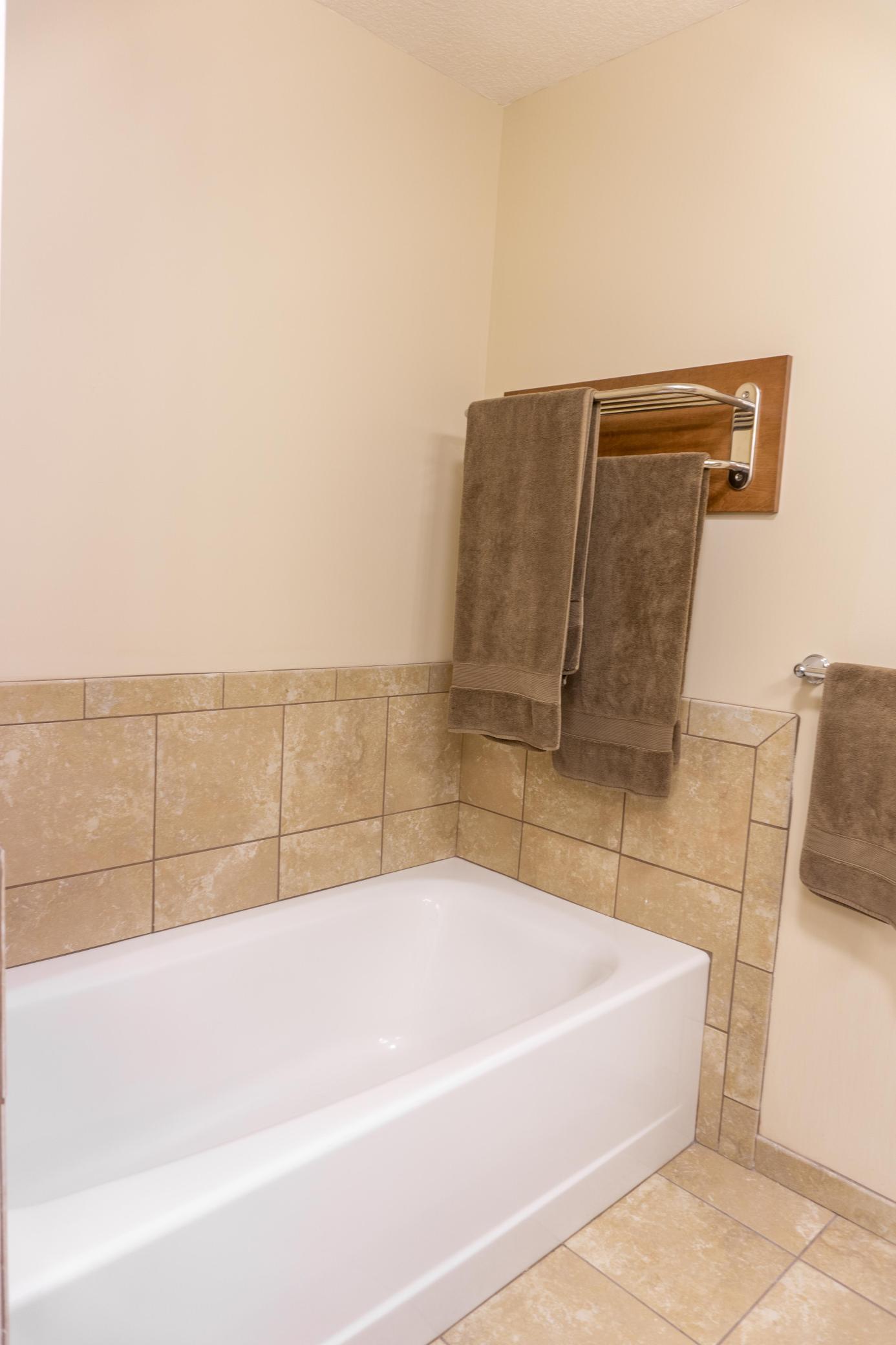 25 - Separate Soaking Tub
