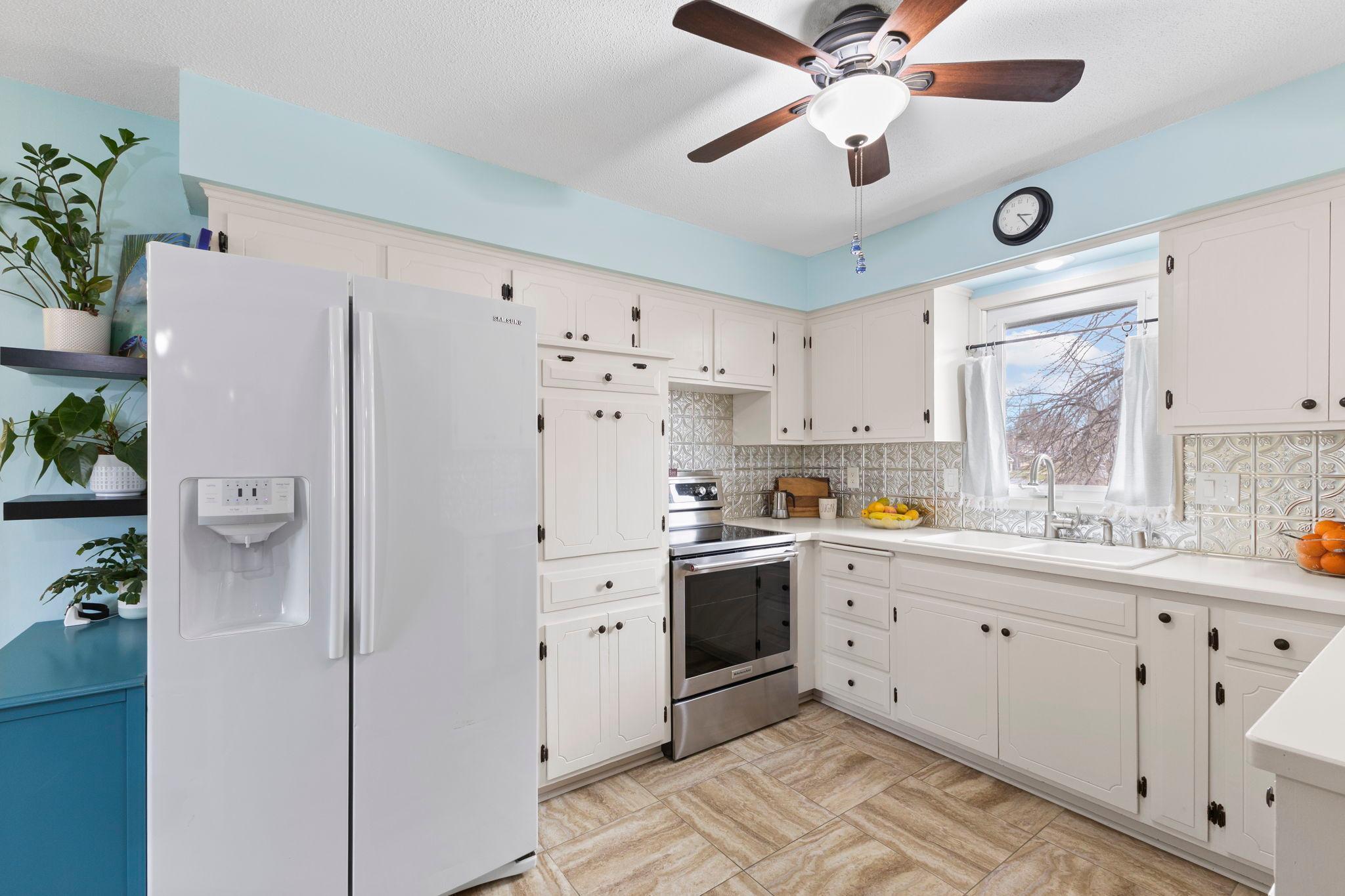 Vivid Spaces_4409 W 98th St_09.jpg