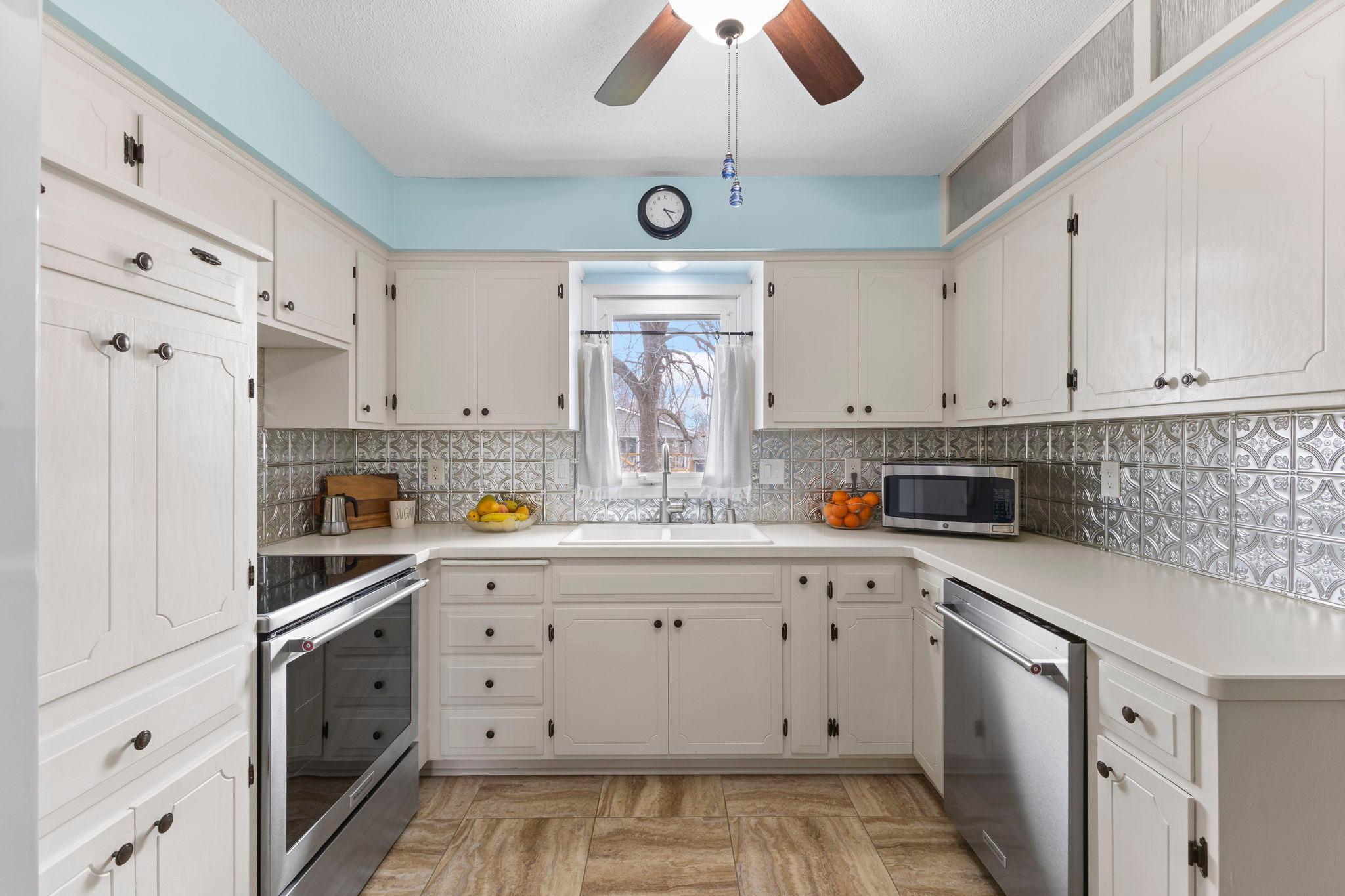 Vivid Spaces_4409 W 98th St_11.jpg