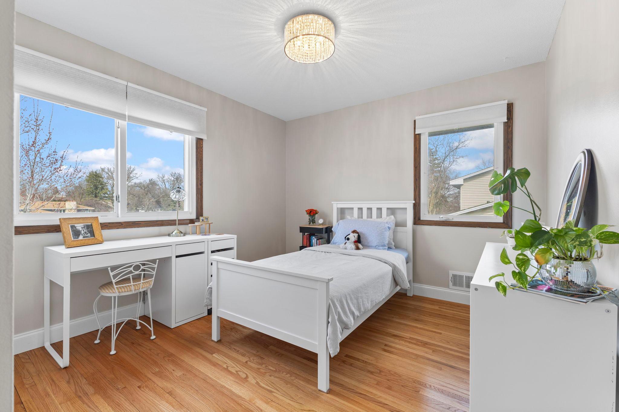 Vivid Spaces_4409 W 98th St_25.jpg