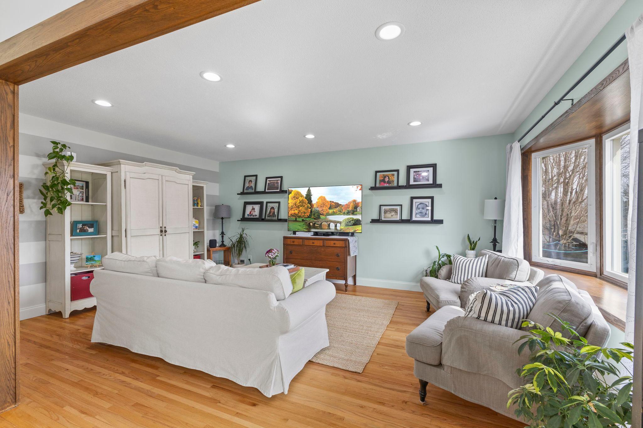 Vivid Spaces_4409 W 98th St_16.jpg