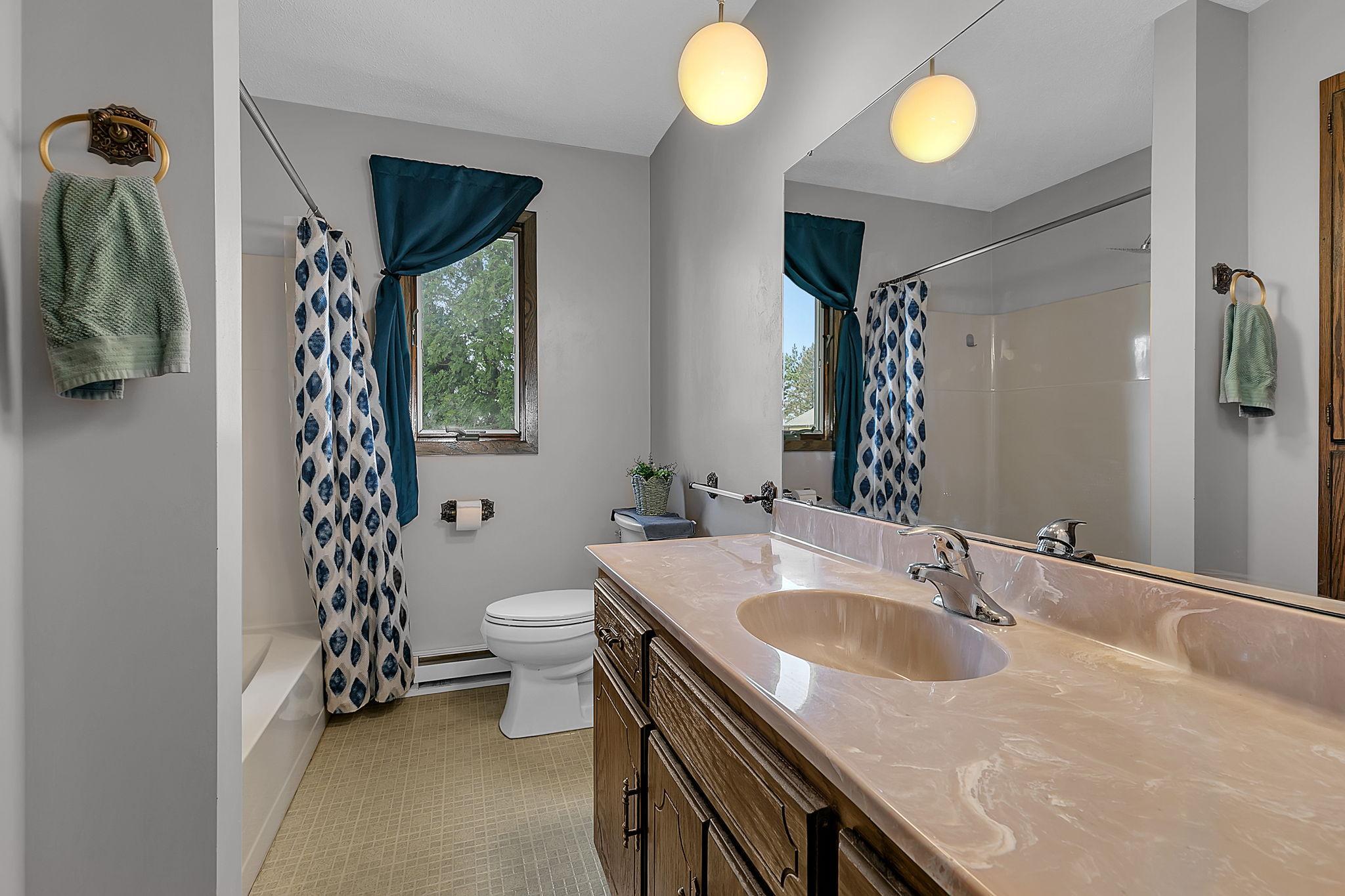Upper hallway bathroom