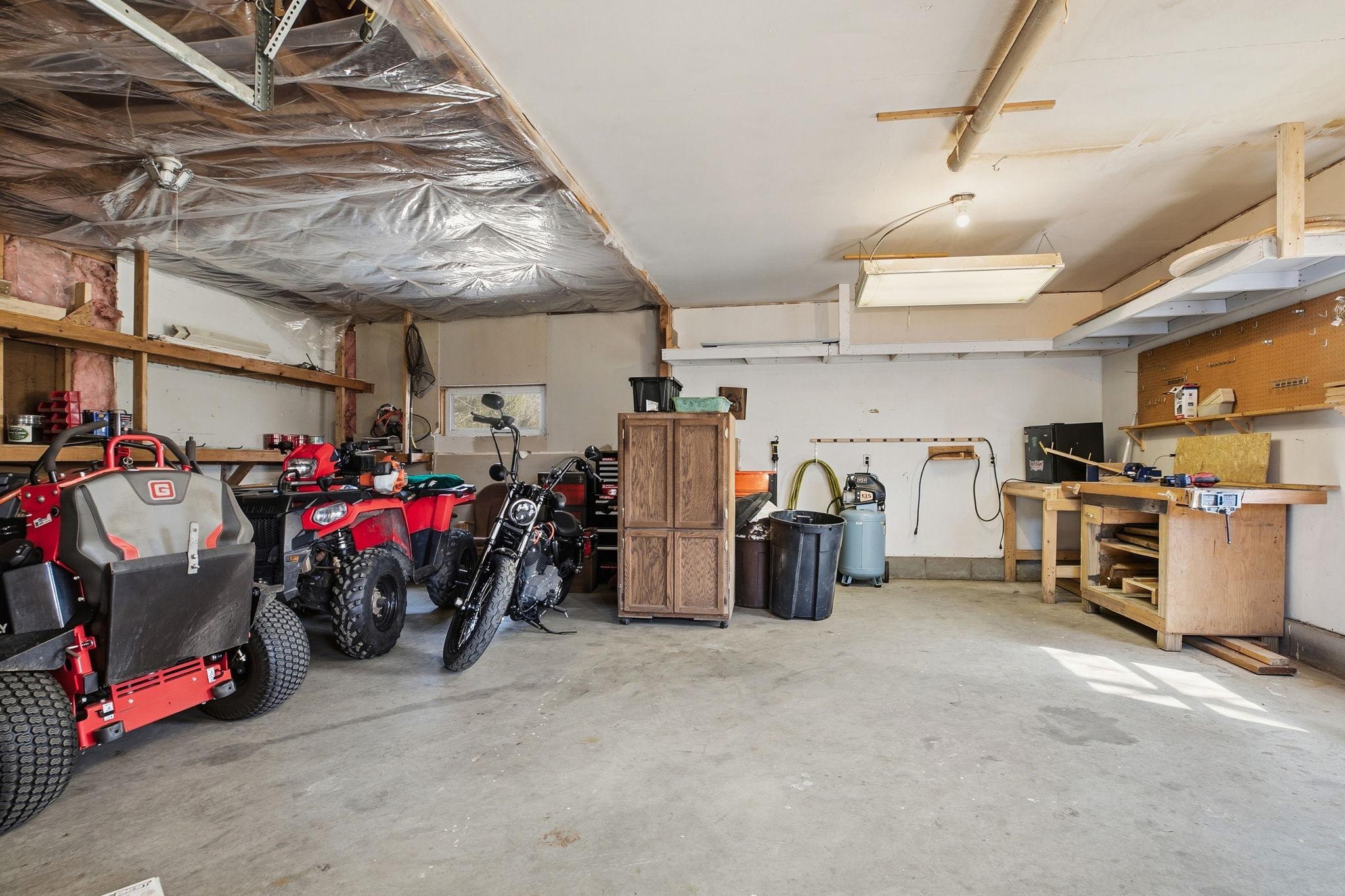 24x26 heated shop-interior.jpg