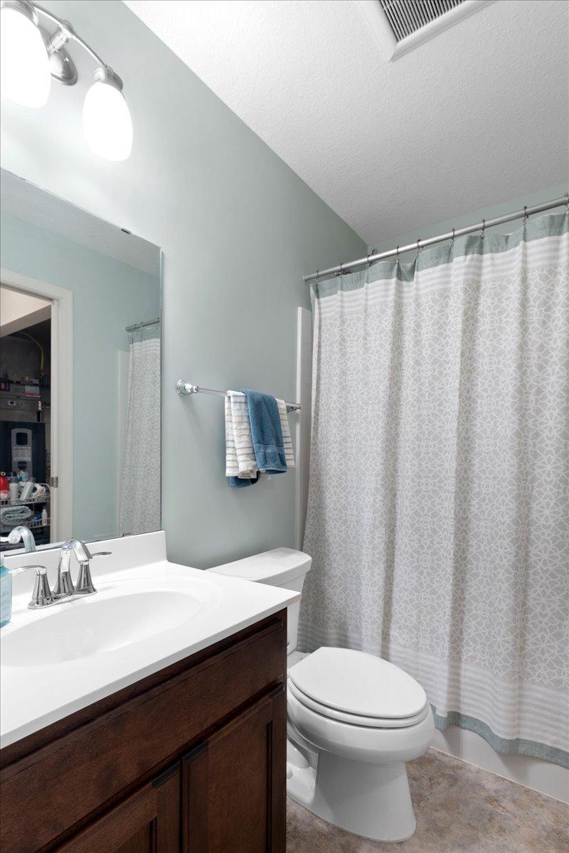 Clean, Comfortable Bath Designed for Everyday Ease