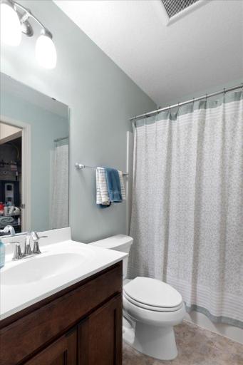Clean, Comfortable Bath Designed for Everyday Ease