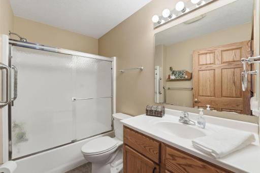 917 Anderson Way Alexandria, MN 56308 Main floor full bath