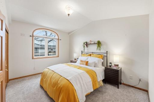 917 Anderson Way Alexandria, MN 56308 Primary suite, large closets, transom window and vaulted ceilings makes this room feel bright and spacious. Private 3/4 bath with a linen closet is a nice addition.