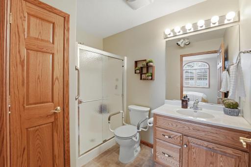 917 Anderson Way Alexandria, MN 56308 Private primary 3/4 bath.