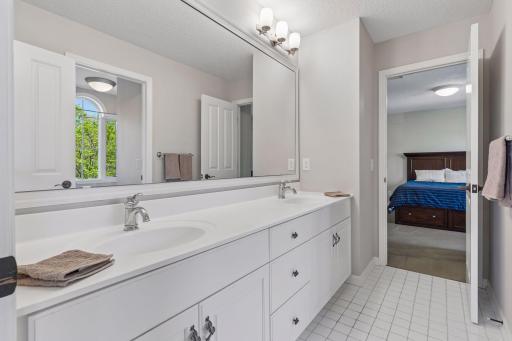 1750 Lucy Ridge Court, Chanhassen, MN 55317