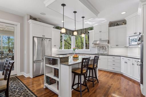 1750 Lucy Ridge Court, Chanhassen, MN 55317