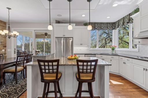 1750 Lucy Ridge Court, Chanhassen, MN 55317