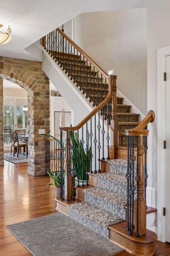 1750 Lucy Ridge Court, Chanhassen, MN 55317