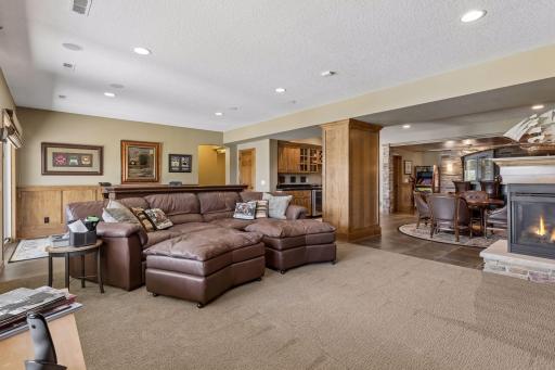 1750 Lucy Ridge Court, Chanhassen, MN 55317