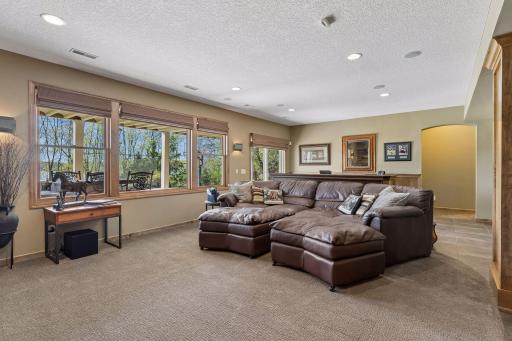 1750 Lucy Ridge Court, Chanhassen, MN 55317