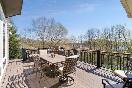 1750 Lucy Ridge Court, Chanhassen, MN 55317
