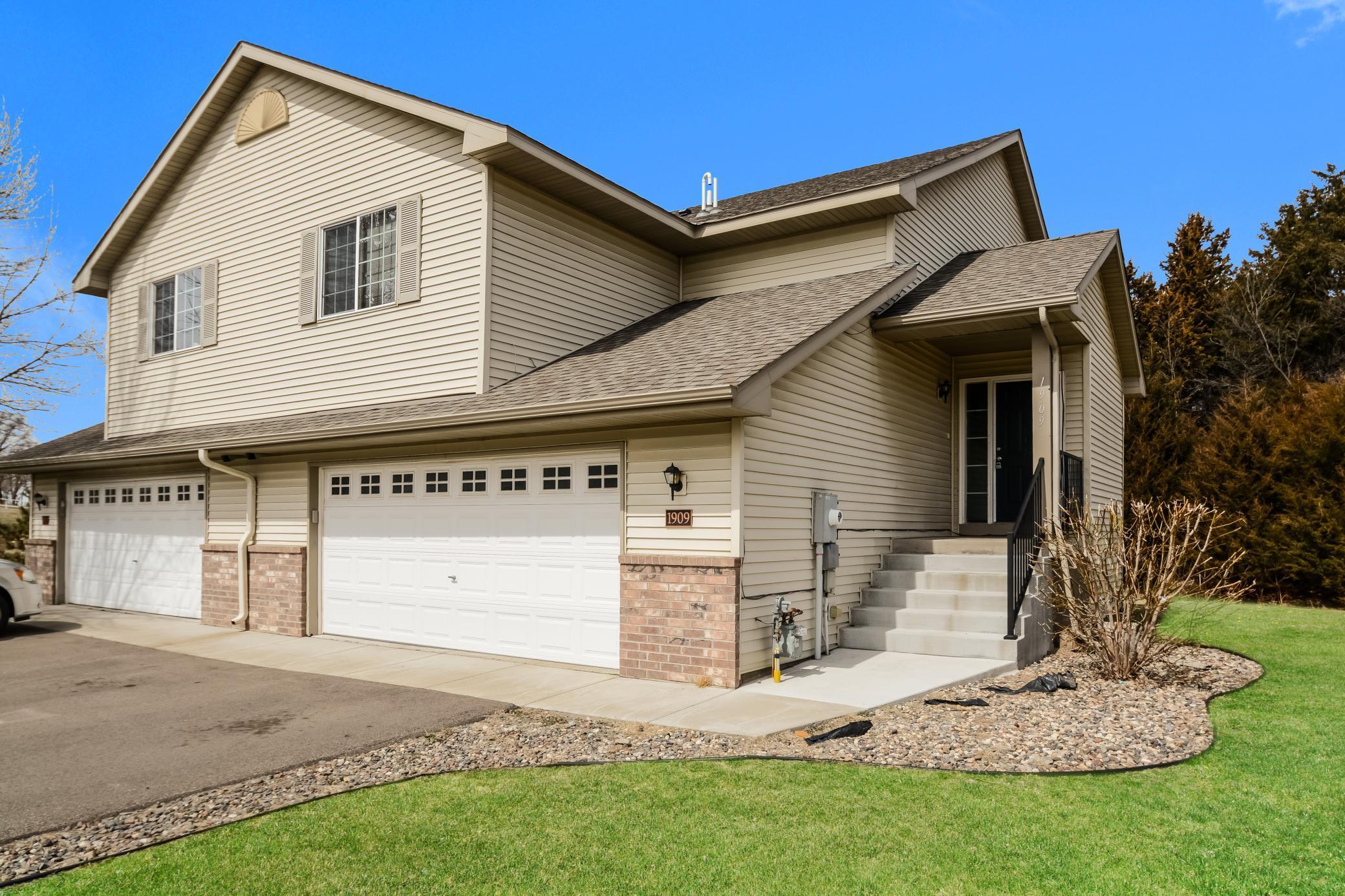 Front View-15295578.jpg