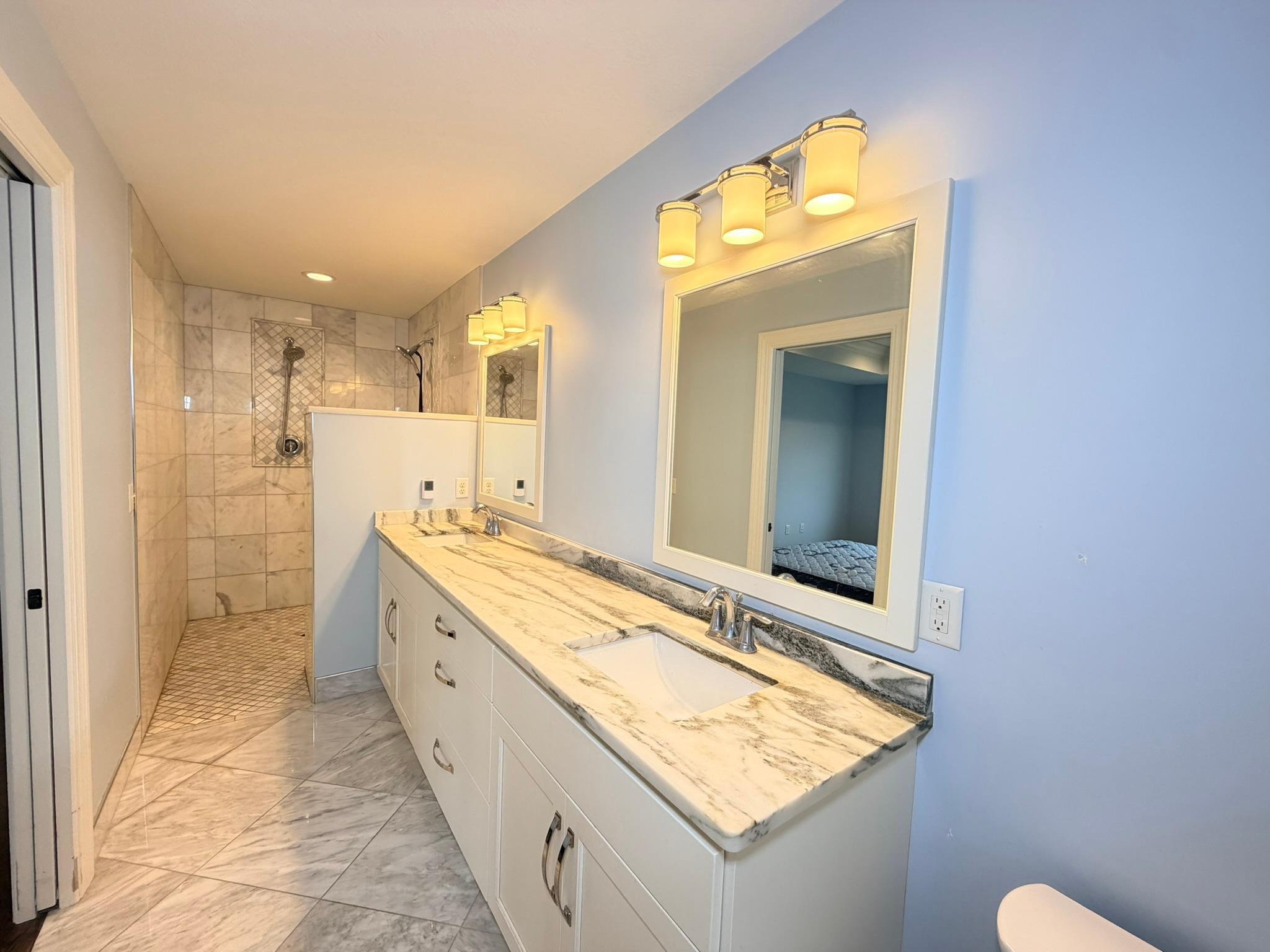 Dual Sinks & Heated Tile Floor