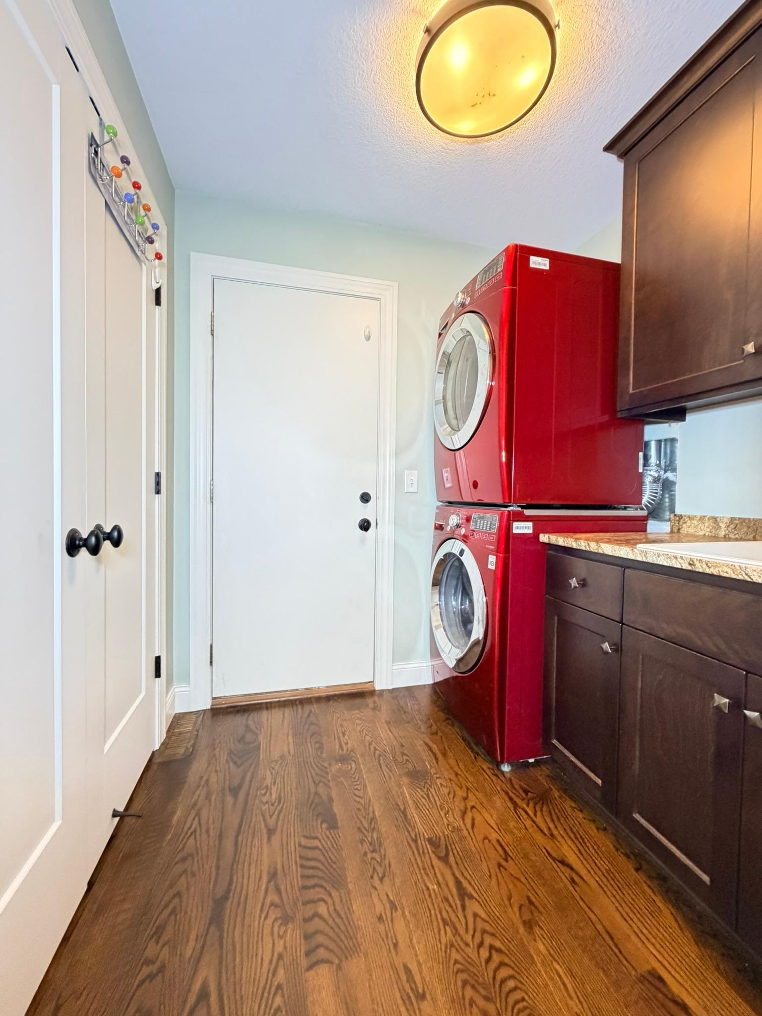 Main Floor Laundry / Mud Room to Garage