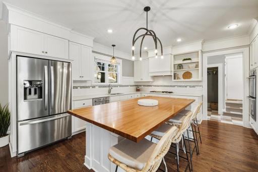 Welcome to West Lake Street â refined living in the heart of Excelsior.