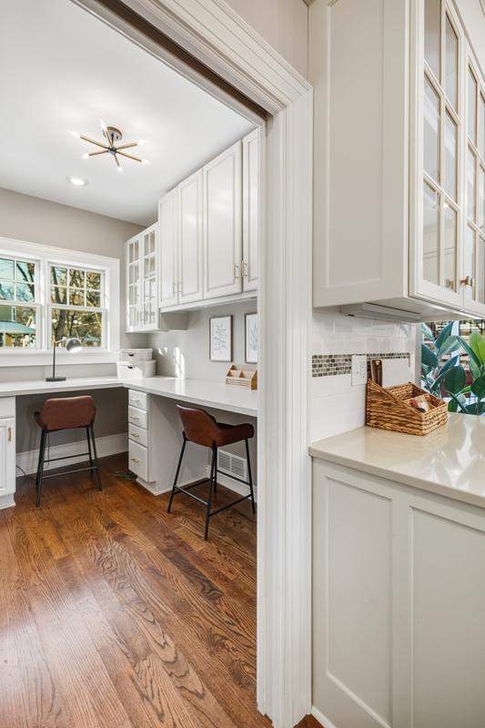 Or it could easily be transformed into a stylish butler’s pantry for seamless entertaining.