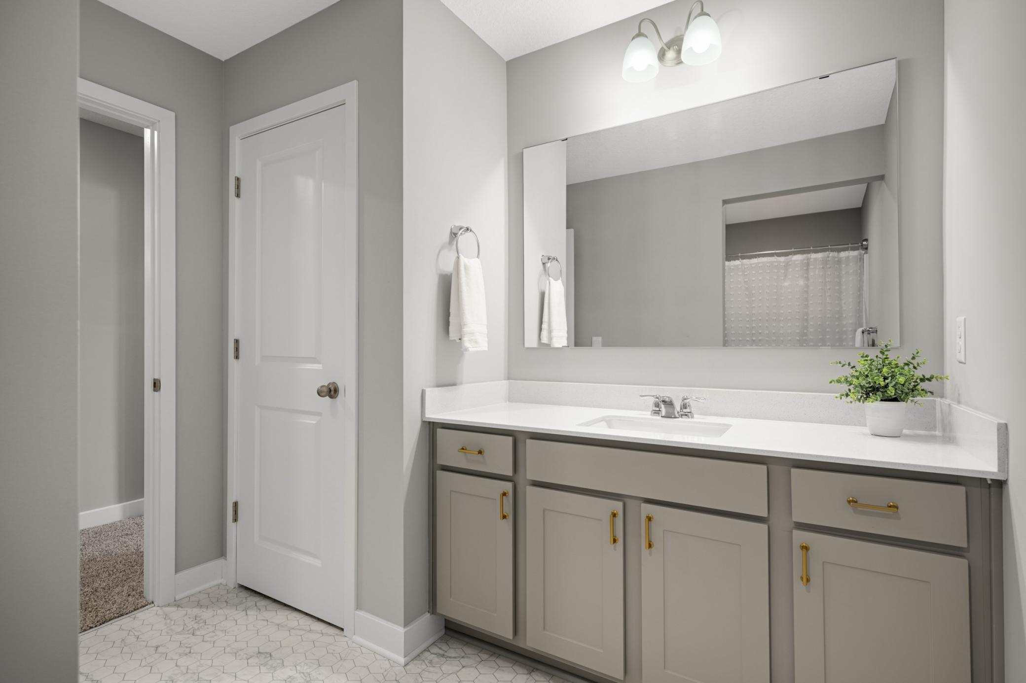 Spacious upstairs full bath