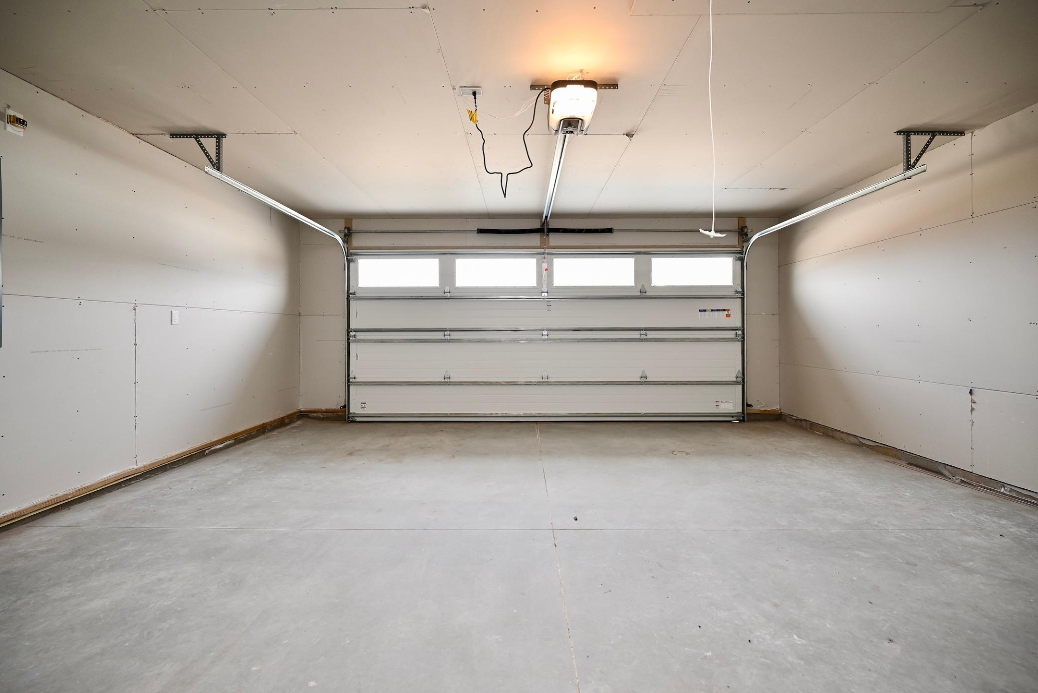 27 Garage Interior.jpg