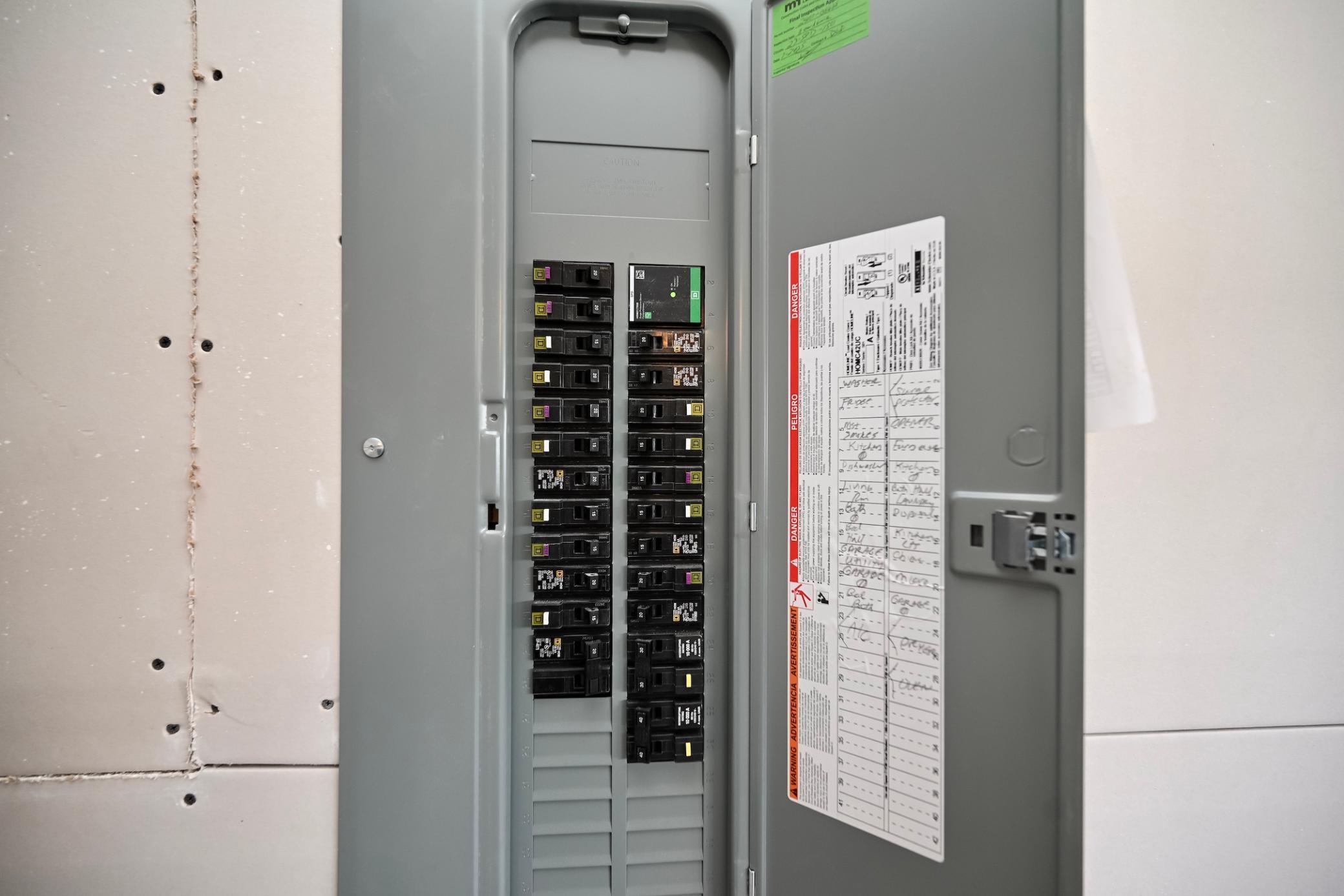 26 Electrical Panel.jpg