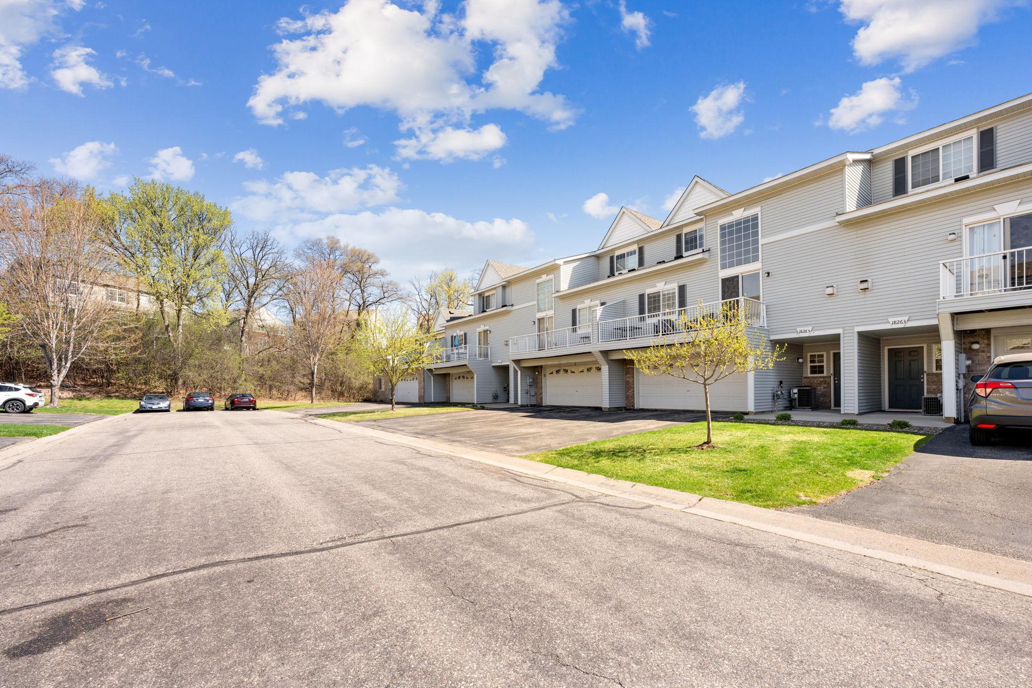 Well-maintained community with great curb appeal and a convenient layout—offering low-maintenance living in a desirable location.