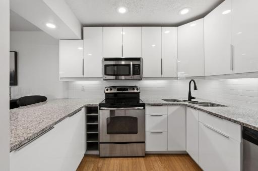 2050 Ridge Drive, 16, Saint Louis Park, MN 55416