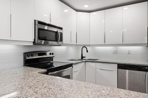 2050 Ridge Drive, 16, Saint Louis Park, MN 55416