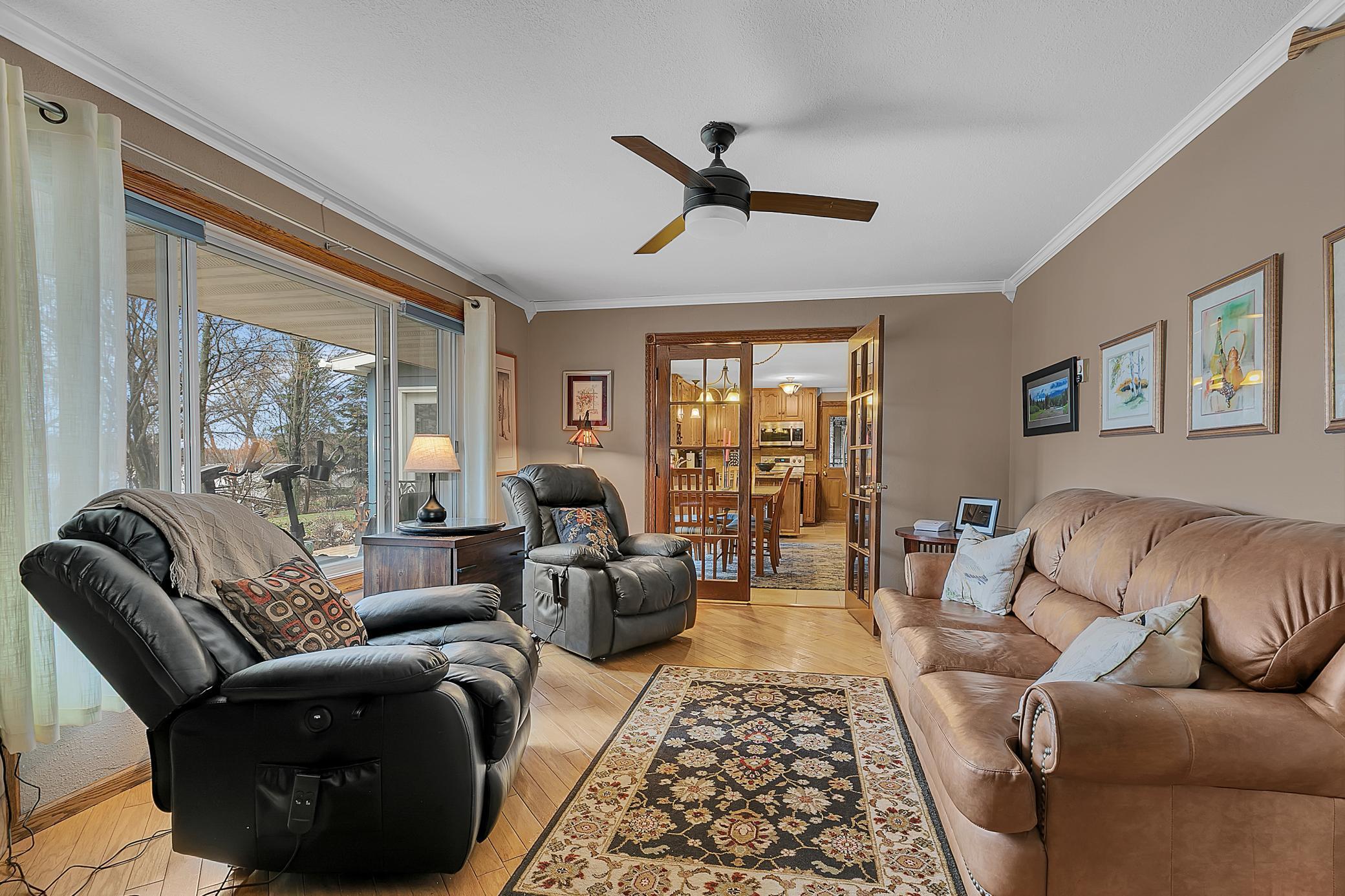 The family room has hardwood floors, crown molding, huge windows for view of the lake and yard.