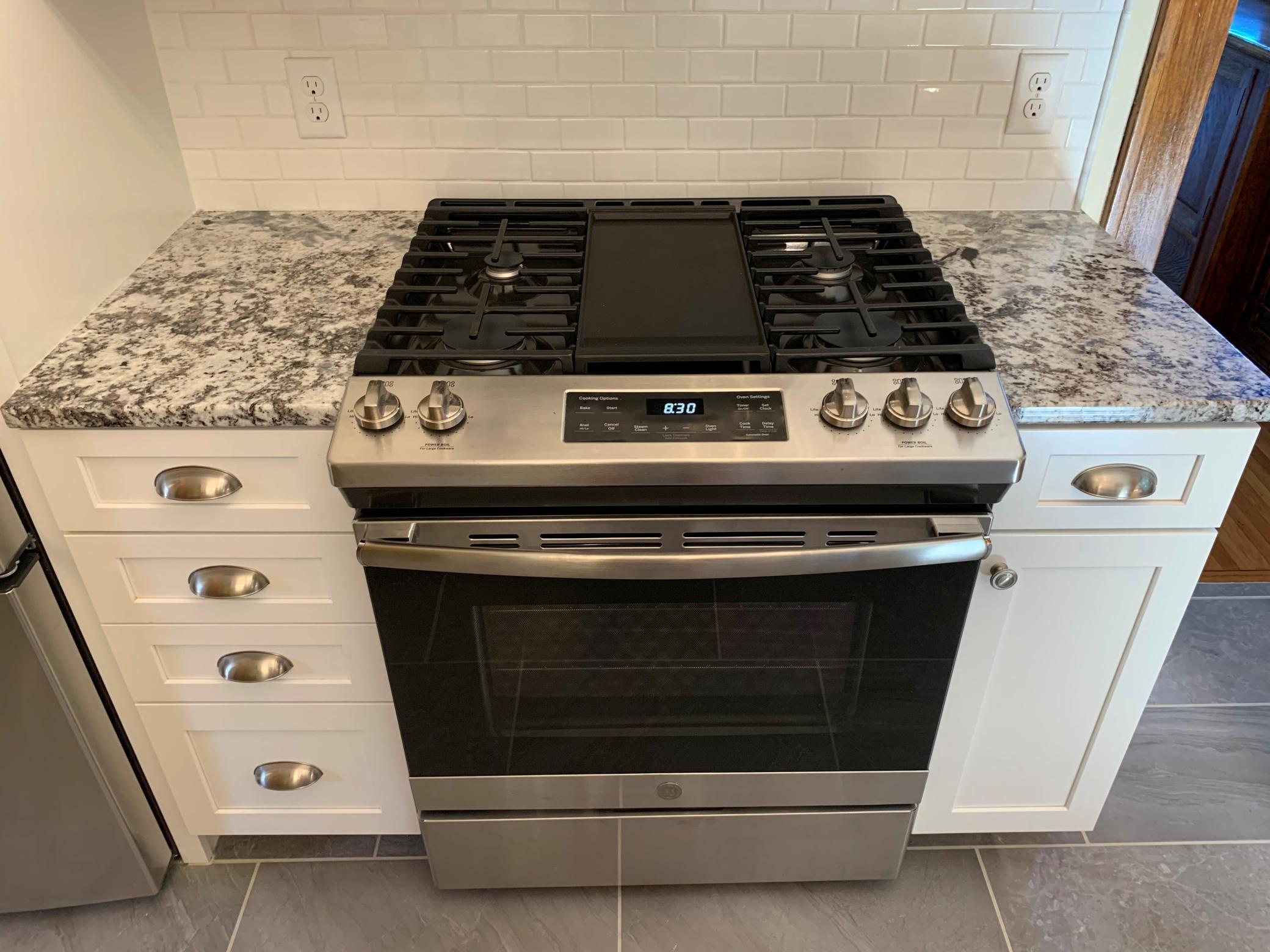 Unit 2 Kitchen Brand New Stainless Steek Range.jpg