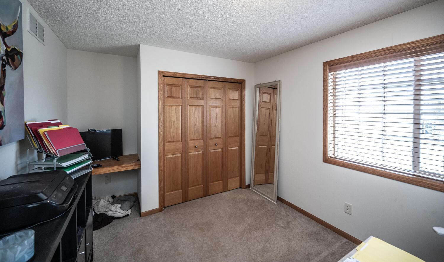 1122 Drew Dr Woodbury MN 55129-large-033-024-Bedroom 2-1500x884-72dpi.jpg