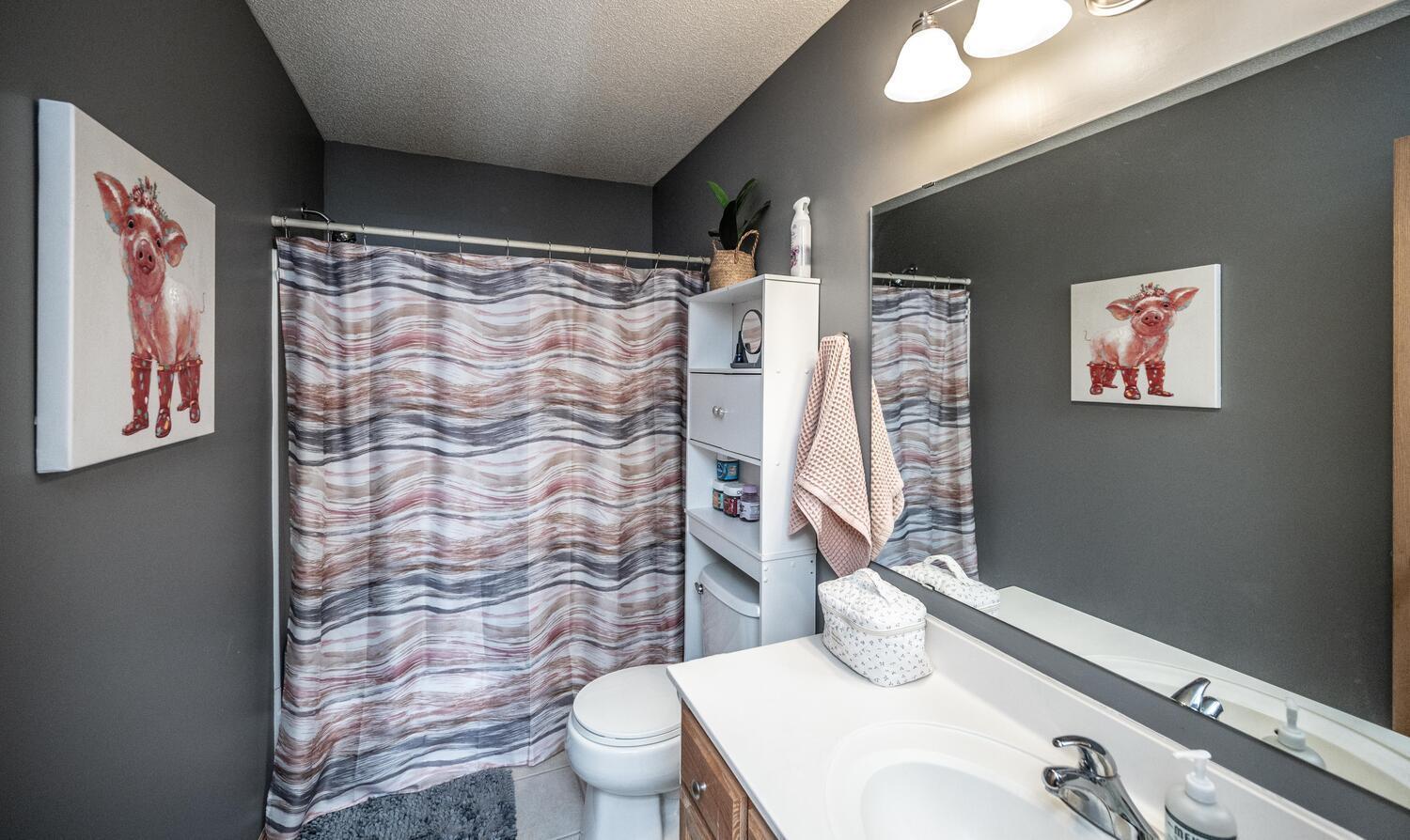 1122 Drew Dr Woodbury MN 55129-large-035-019-Bathroom-1500x894-72dpi.jpg