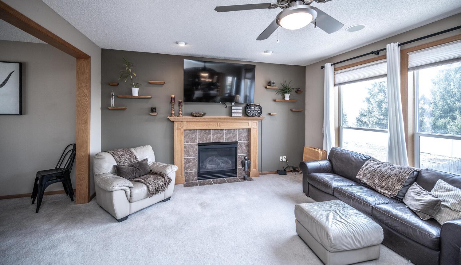 1122 Drew Dr Woodbury MN 55129-large-018-006-Living Room-1500x864-72dpi.jpg