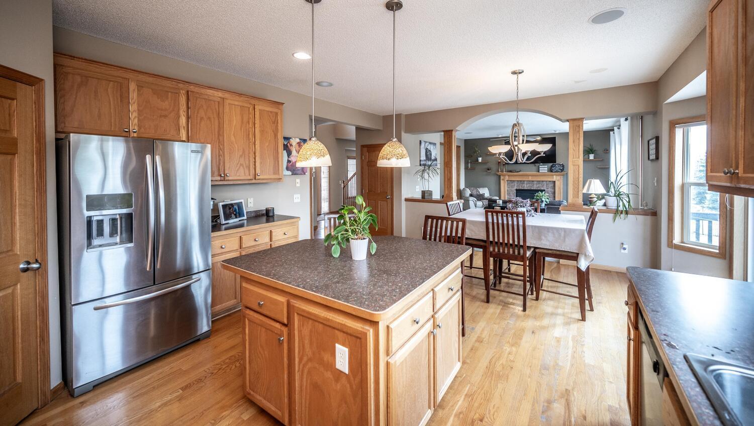 1122 Drew Dr Woodbury MN 55129-large-023-010-Kitchen-1500x848-72dpi.jpg