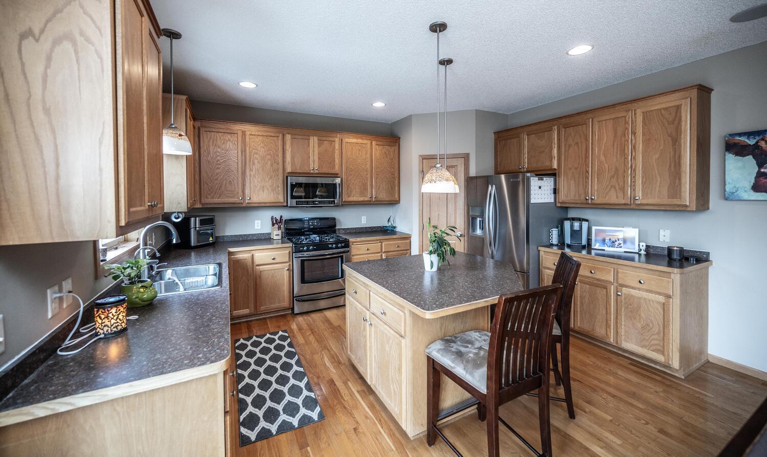 1122 Drew Dr Woodbury MN 55129-large-022-008-Kitchen-1500x895-72dpi.jpg