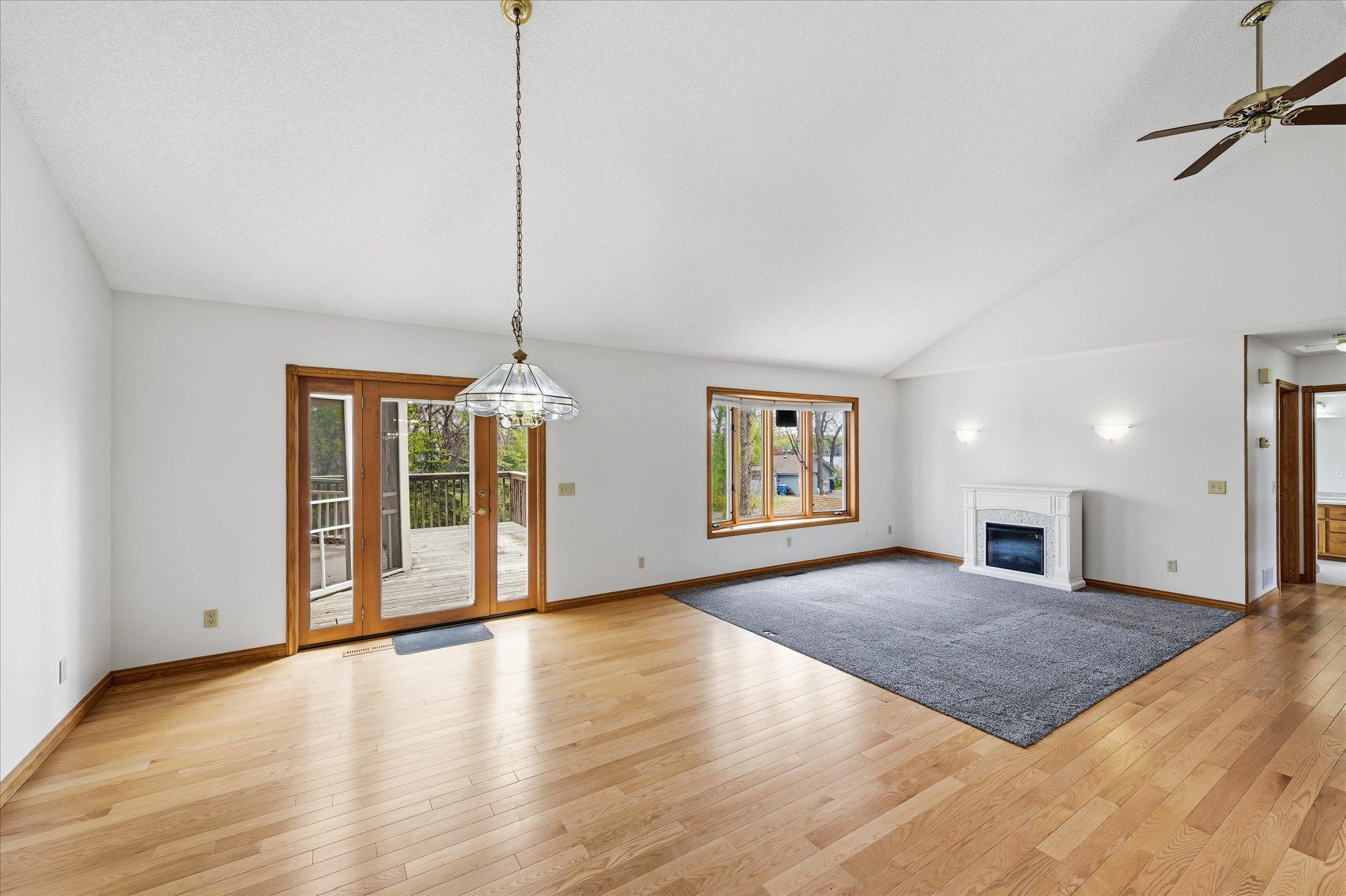 27-21955 Finley Ct N