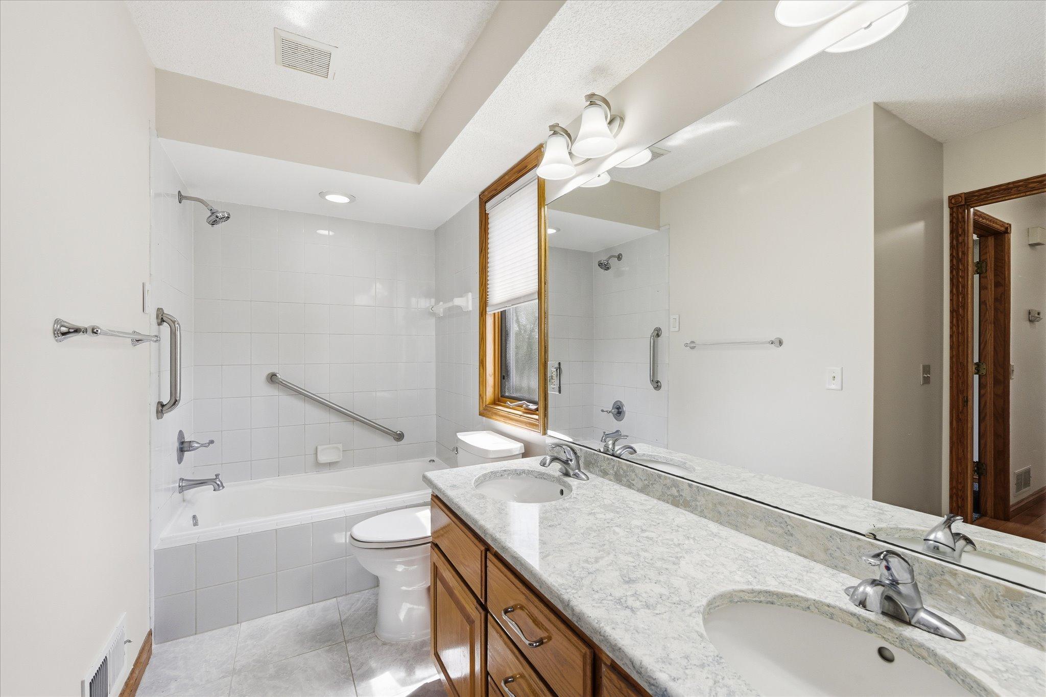42-21955 Finley Ct N walkthrough hall bath