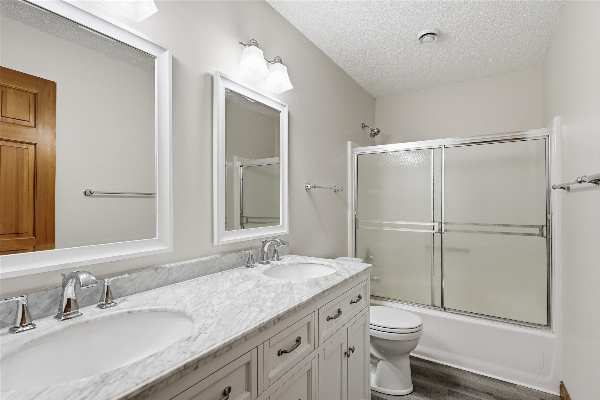 54-21955 Finley Ct N Lower-level bath