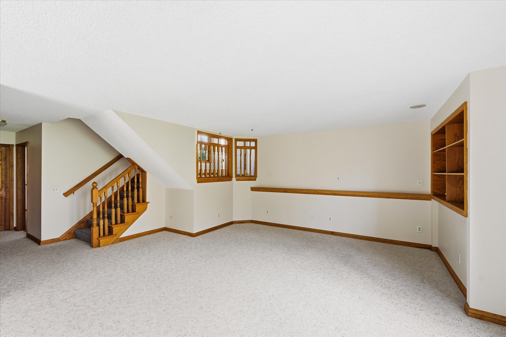 47-21955 Finley Ct N family room