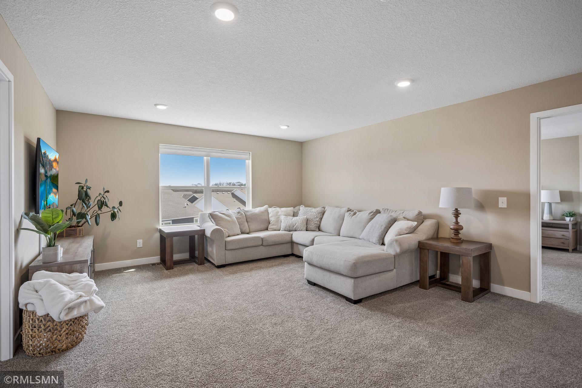 Large upstairs loft area