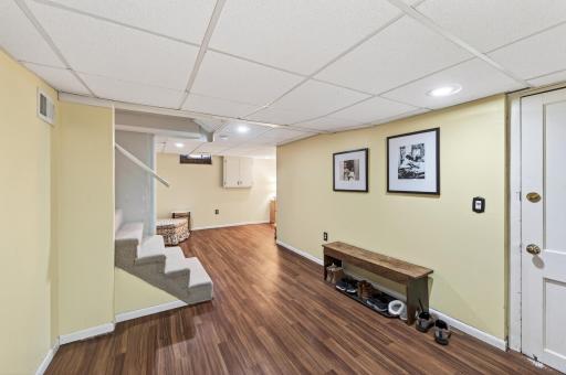 1890 Yorkshire Avenue, Saint Paul, MN 55116