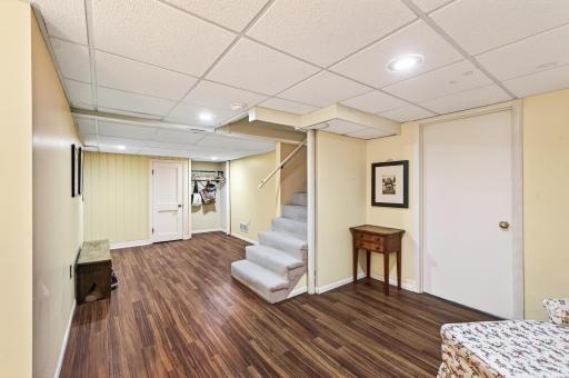 1890 Yorkshire Avenue, Saint Paul, MN 55116