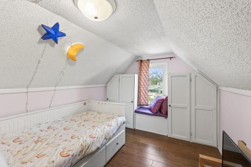 1890 Yorkshire Avenue, Saint Paul, MN 55116